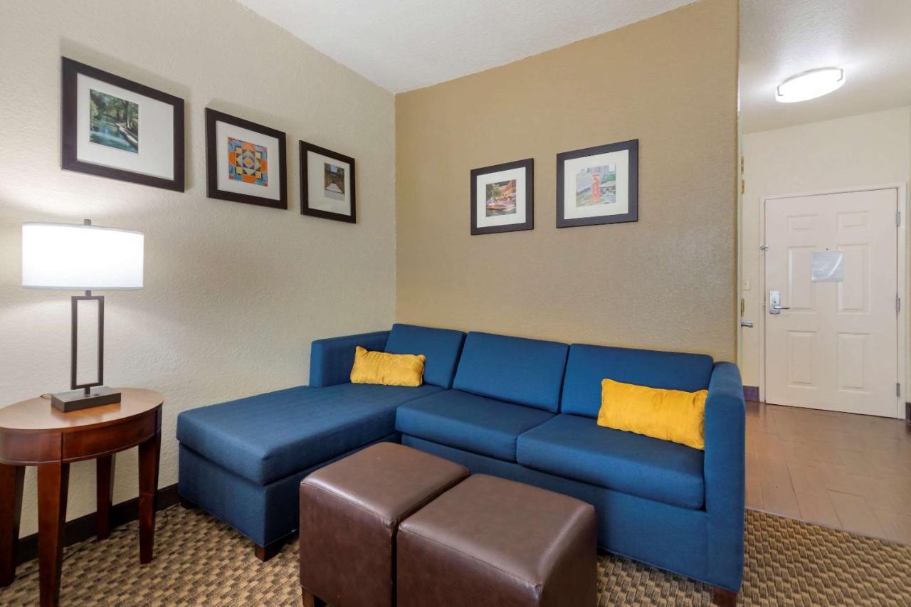 Comfort Inn & Suites Near Six Flags & Medical Center San Antonio Dış mekan fotoğraf