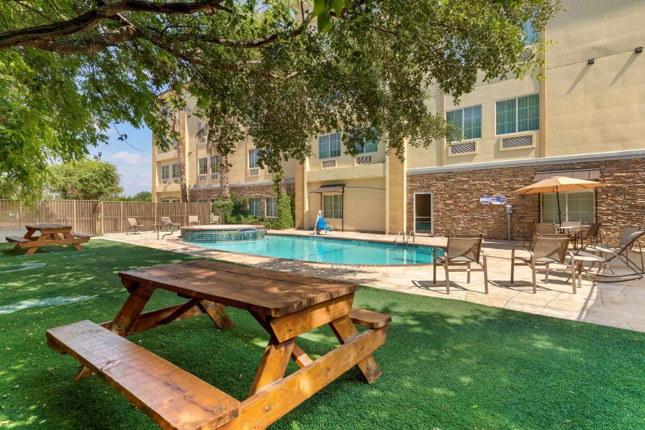 Comfort Inn & Suites Near Six Flags & Medical Center San Antonio Dış mekan fotoğraf