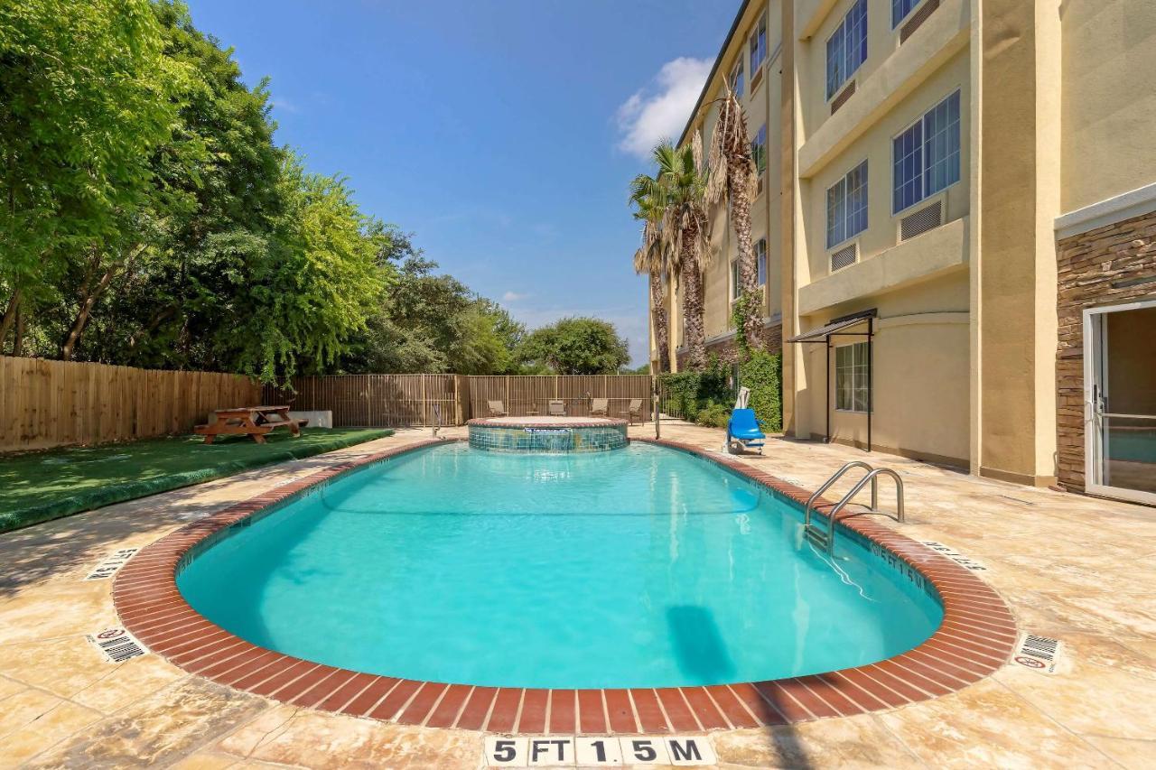 Comfort Inn & Suites Near Six Flags & Medical Center San Antonio Dış mekan fotoğraf